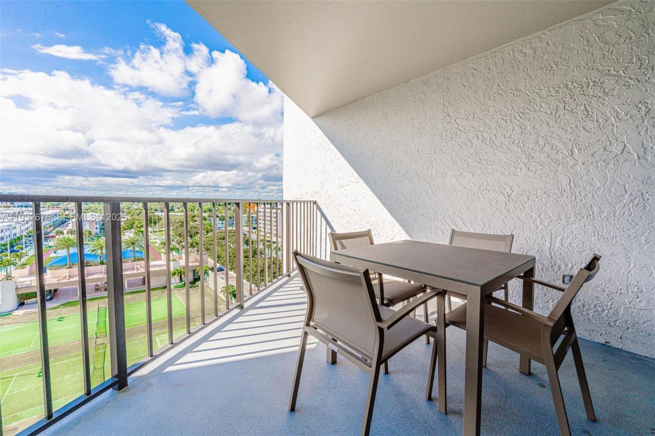 1800 NE 114th St, Unit 909, Miami, FL 33181 Photo