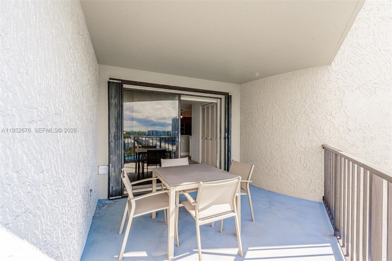 1800 NE 114th St, Unit 909, Miami, FL 33181 Photo