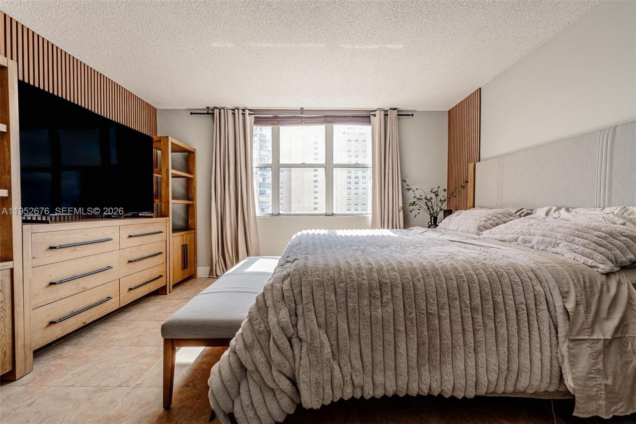 1800 NE 114th St, Unit 909, Miami, FL 33181 Photo