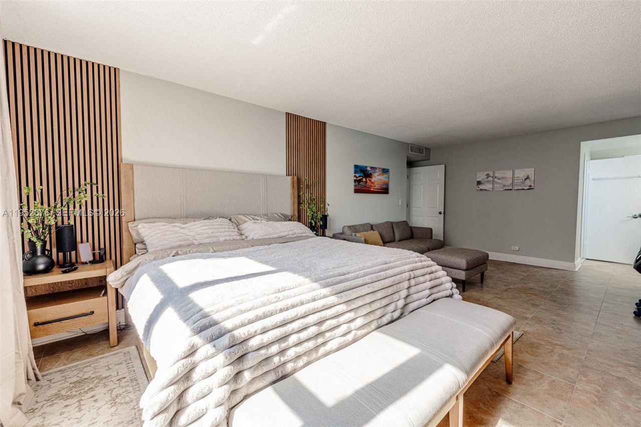 1800 NE 114th St, Unit 909, Miami, FL 33181 Photo