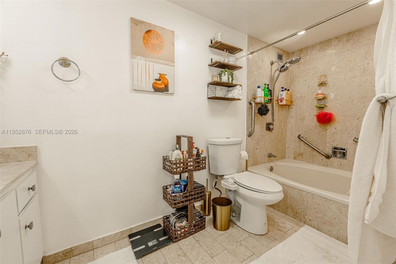 1800 NE 114th St, Unit 909, Miami, FL 33181 Photo