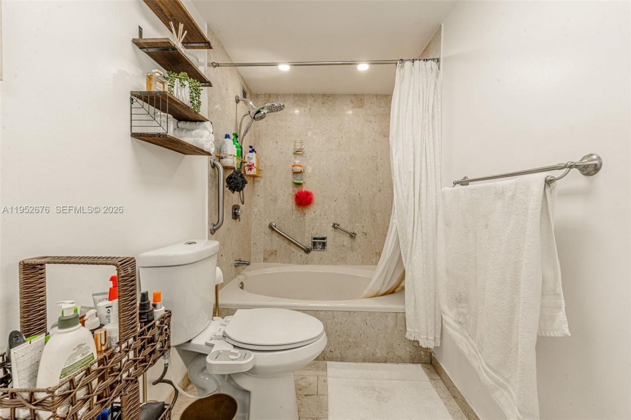 1800 NE 114th St, Unit 909, Miami, FL 33181 Photo