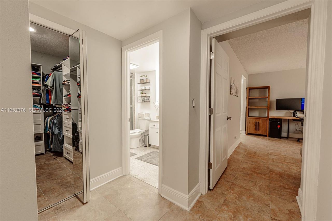 1800 NE 114th St, Unit 909, Miami, FL 33181 Photo