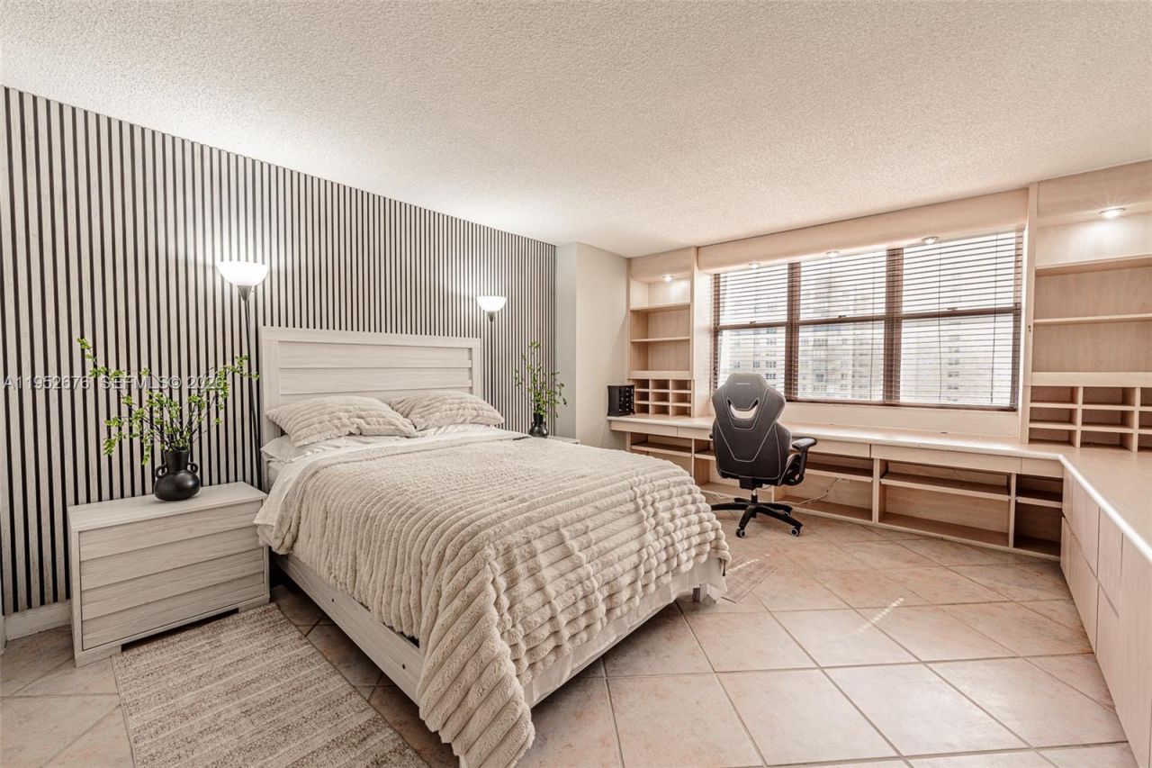 1800 NE 114th St, Unit 909, Miami, FL 33181 Photo