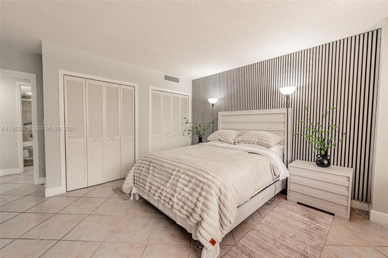 1800 NE 114th St, Unit 909, Miami, FL 33181 Photo