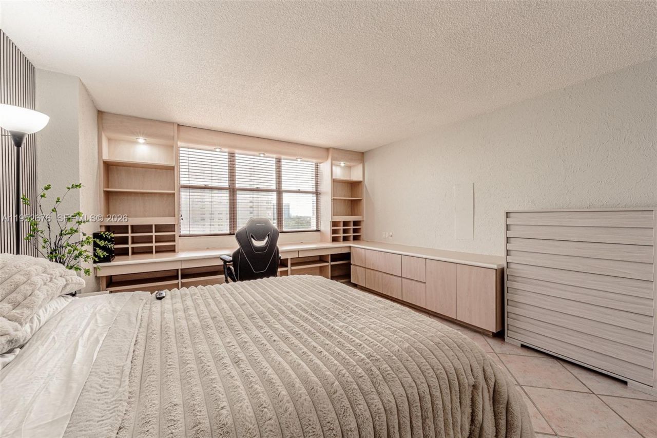 1800 NE 114th St, Unit 909, Miami, FL 33181 Photo