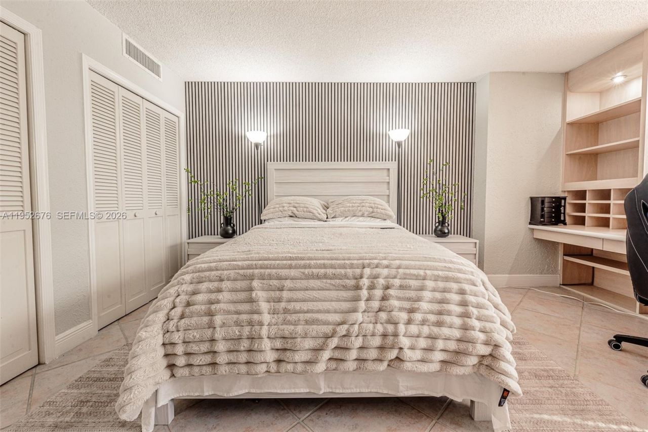 1800 NE 114th St, Unit 909, Miami, FL 33181 Photo