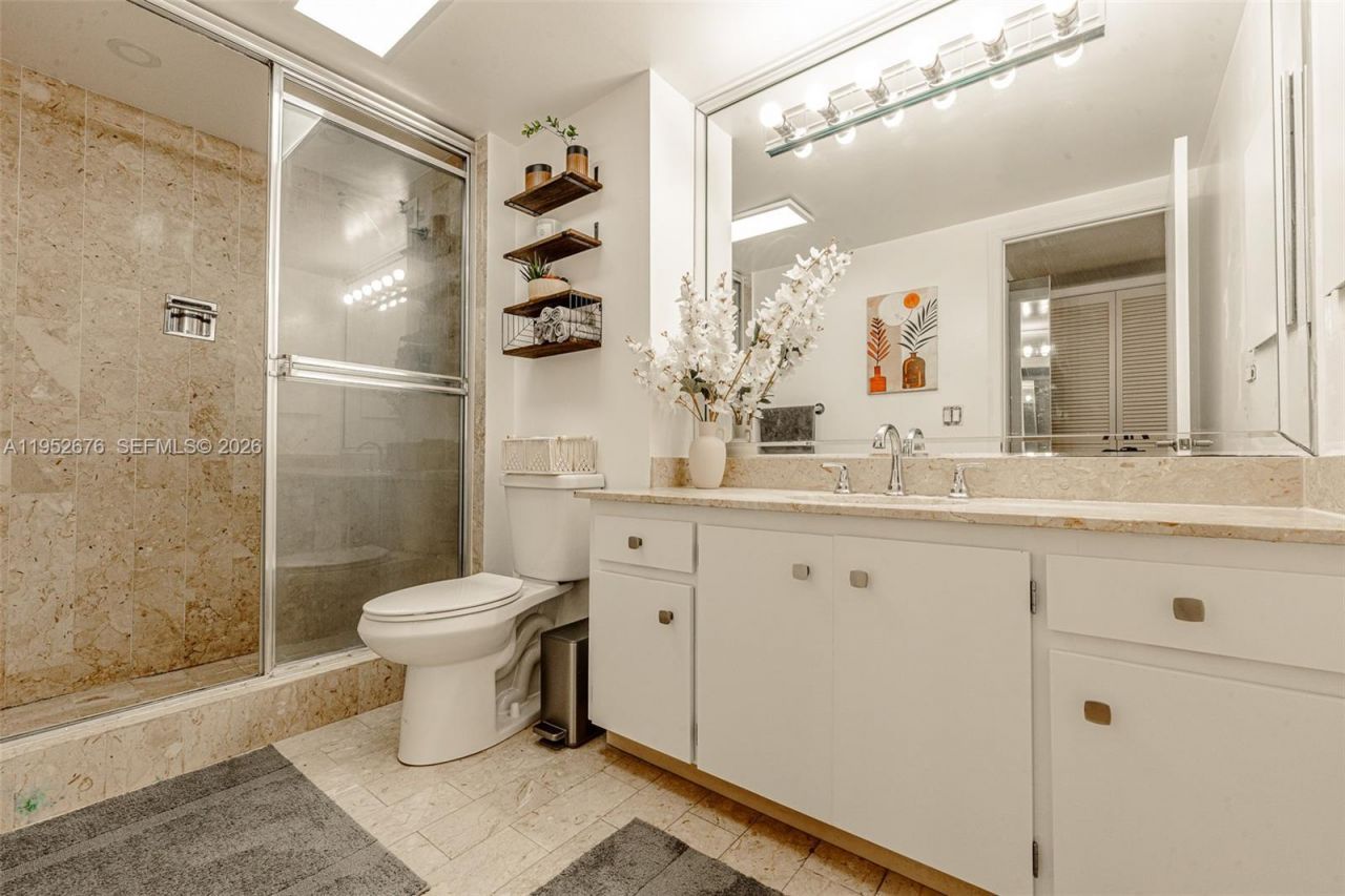 1800 NE 114th St, Unit 909, Miami, FL 33181 Photo