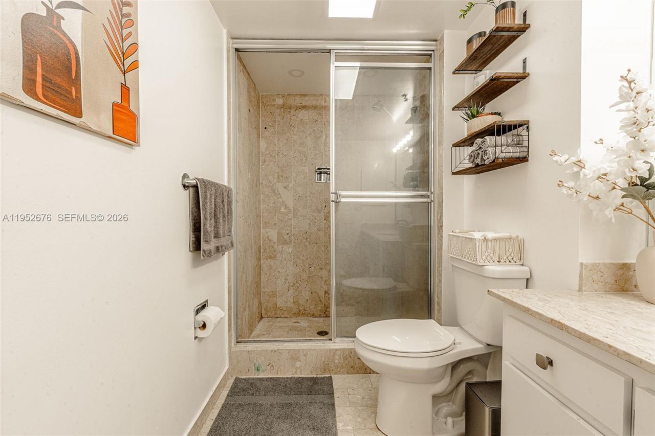 1800 NE 114th St, Unit 909, Miami, FL 33181 Photo