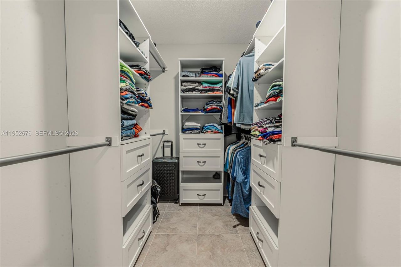 1800 NE 114th St, Unit 909, Miami, FL 33181 Photo