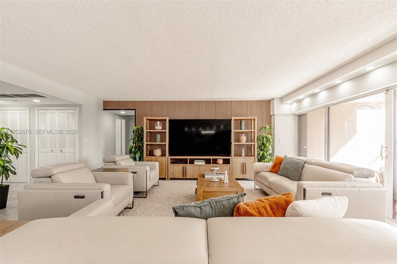 1800 NE 114th St, Unit 909, Miami, FL 33181 Photo