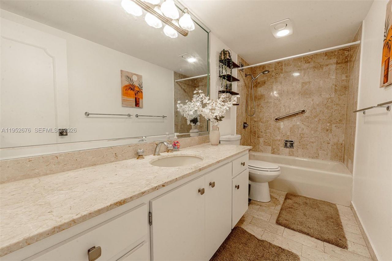 1800 NE 114th St, Unit 909, Miami, FL 33181 Photo