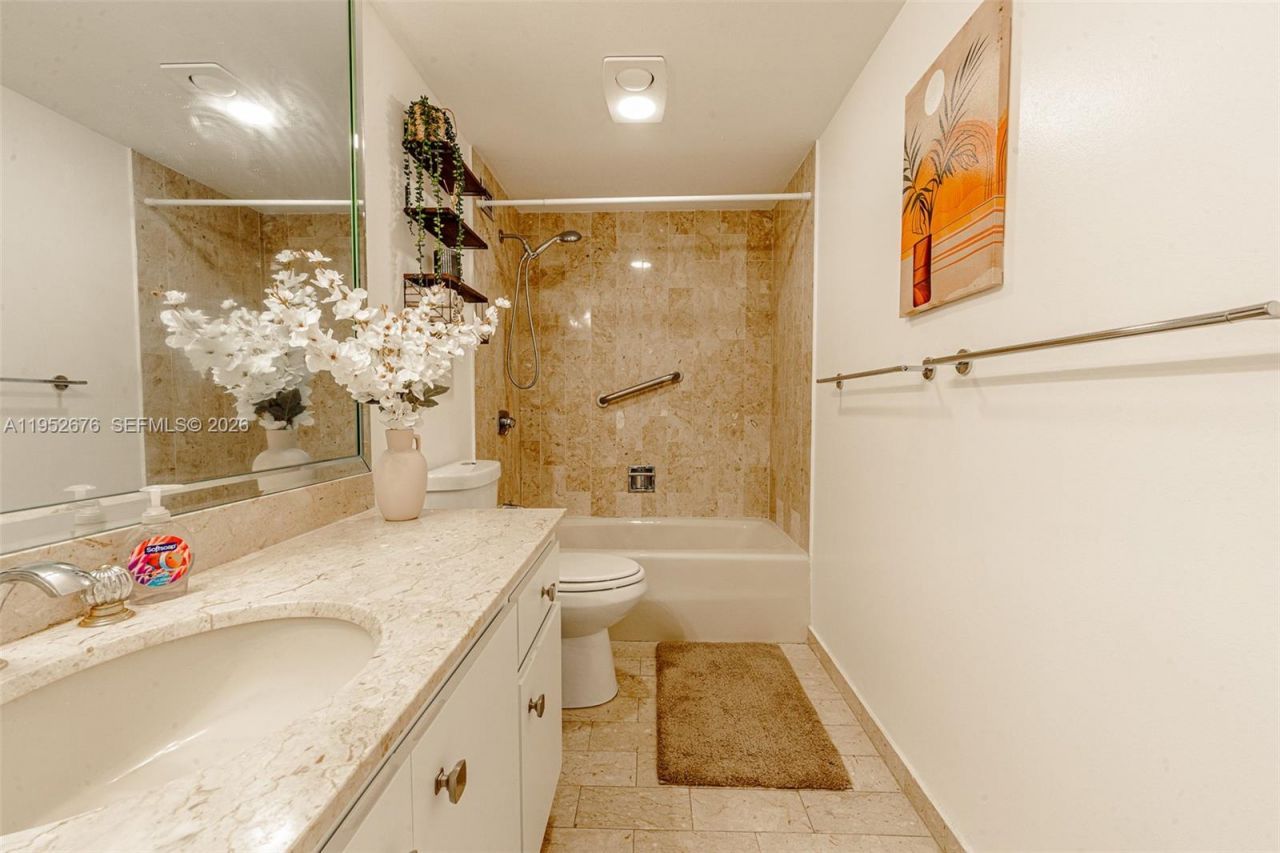 1800 NE 114th St, Unit 909, Miami, FL 33181 Photo