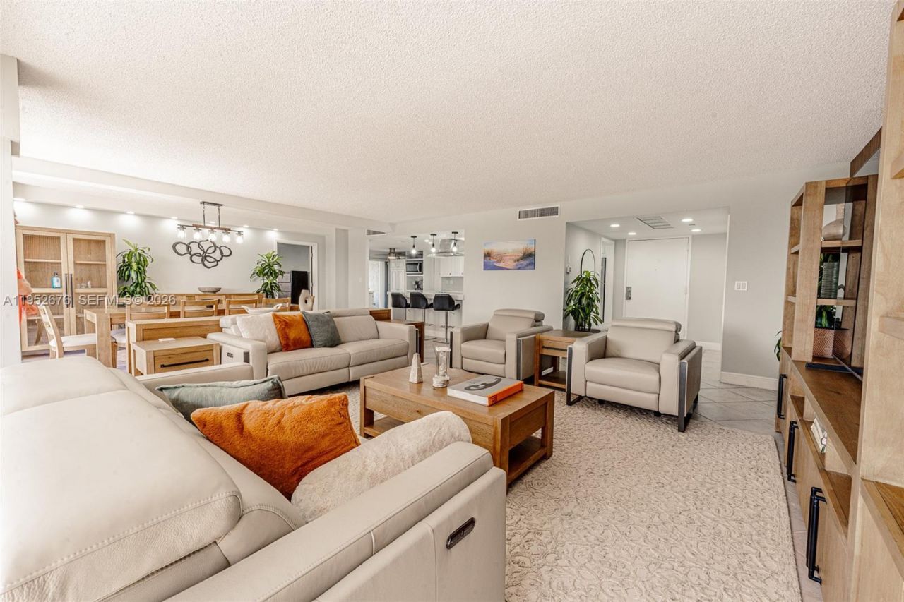 1800 NE 114th St, Unit 909, Miami, FL 33181 Photo