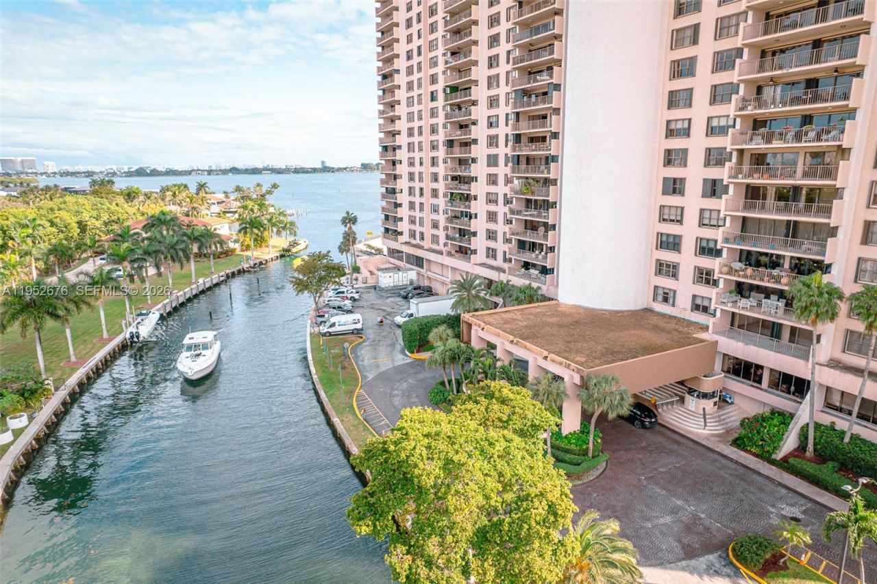 1800 NE 114th St, Unit 909, Miami, FL 33181 Photo