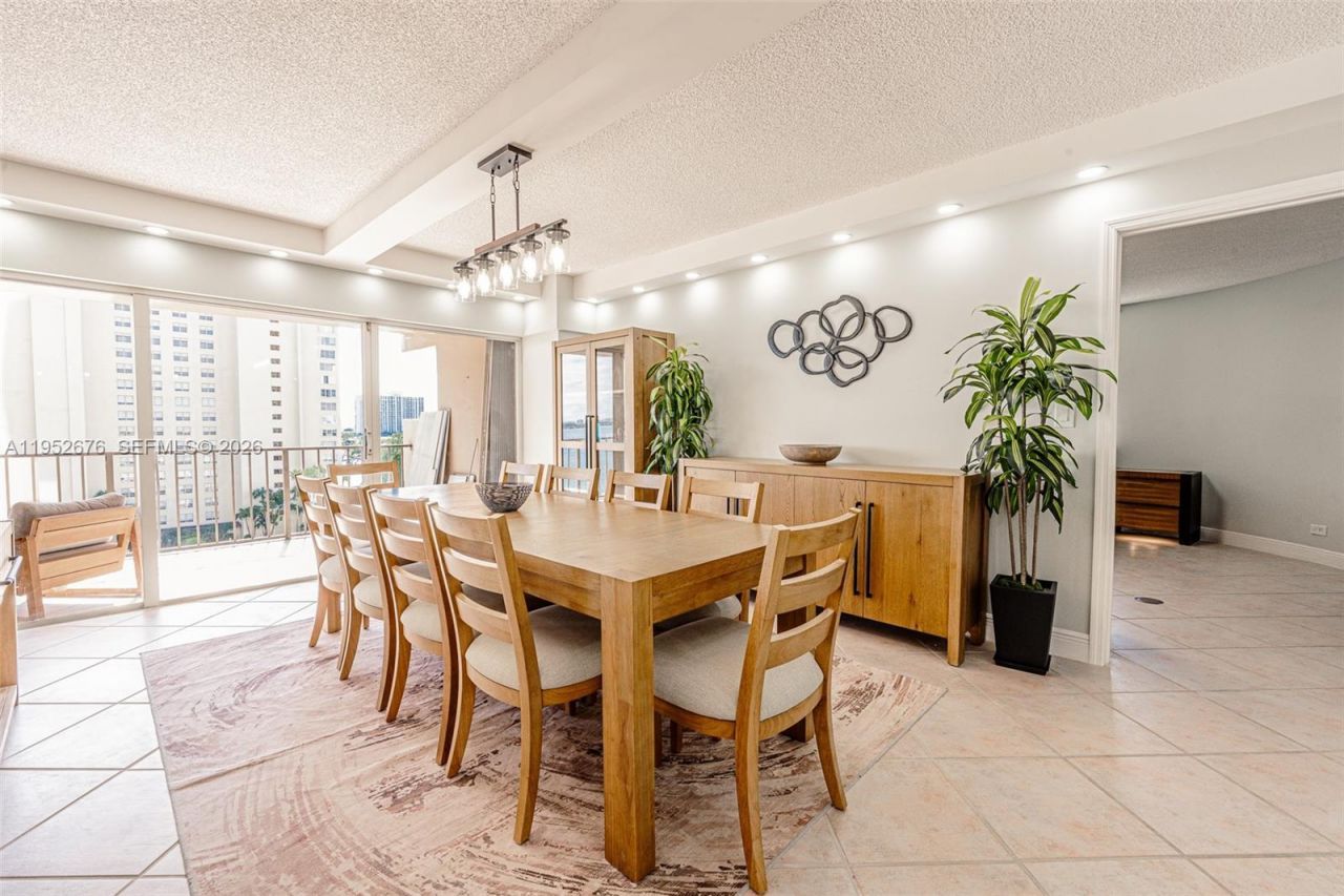 1800 NE 114th St, Unit 909, Miami, FL 33181 Photo