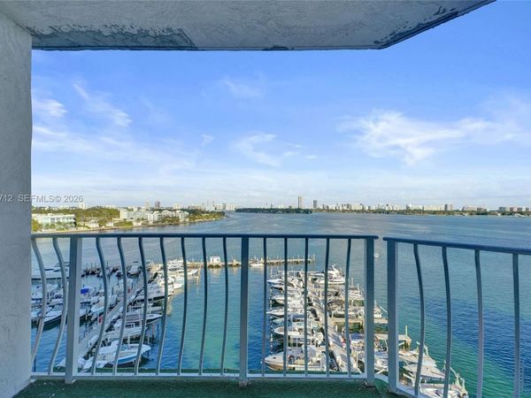 7601 E Treasure Dr, Unit 1120, North Bay Village, FL 33141