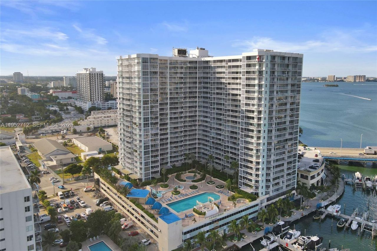 7601 E Treasure Dr, Unit 1120, North Bay Village, FL 33141 Photo