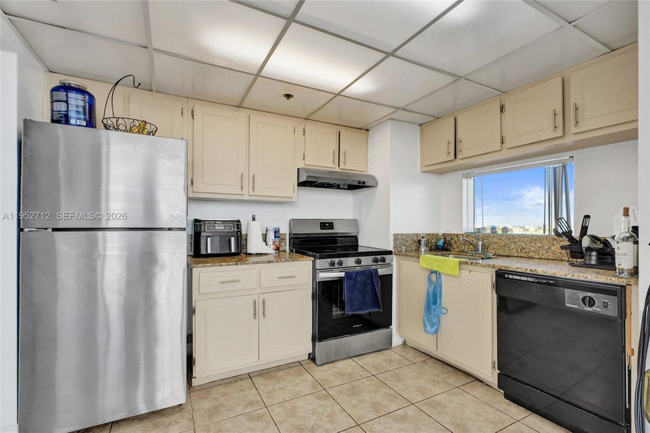 7601 E Treasure Dr, Unit 1120, North Bay Village, FL 33141 Photo