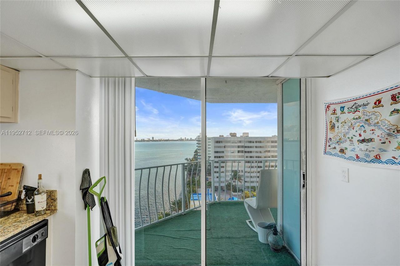 7601 E Treasure Dr, Unit 1120, North Bay Village, FL 33141 Photo