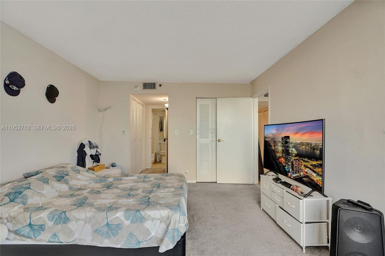 7601 E Treasure Dr, Unit 1120, North Bay Village, FL 33141 Photo