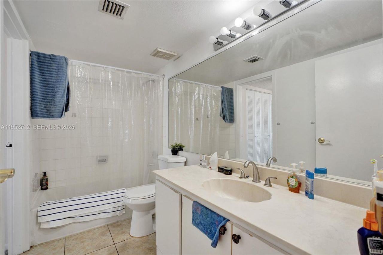 7601 E Treasure Dr, Unit 1120, North Bay Village, FL 33141 Photo