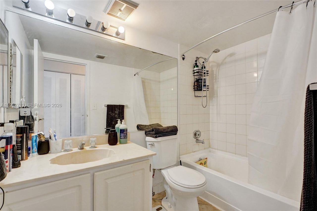 7601 E Treasure Dr, Unit 1120, North Bay Village, FL 33141 Photo