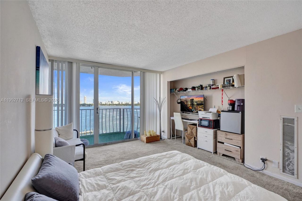 7601 E Treasure Dr, Unit 1120, North Bay Village, FL 33141 Photo