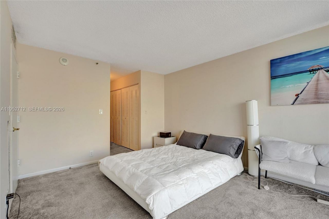 7601 E Treasure Dr, Unit 1120, North Bay Village, FL 33141 Photo