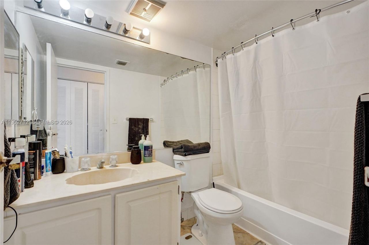 7601 E Treasure Dr, Unit 1120, North Bay Village, FL 33141 Photo