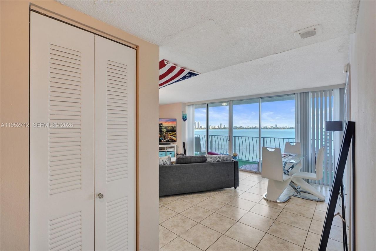 7601 E Treasure Dr, Unit 1120, North Bay Village, FL 33141 Photo