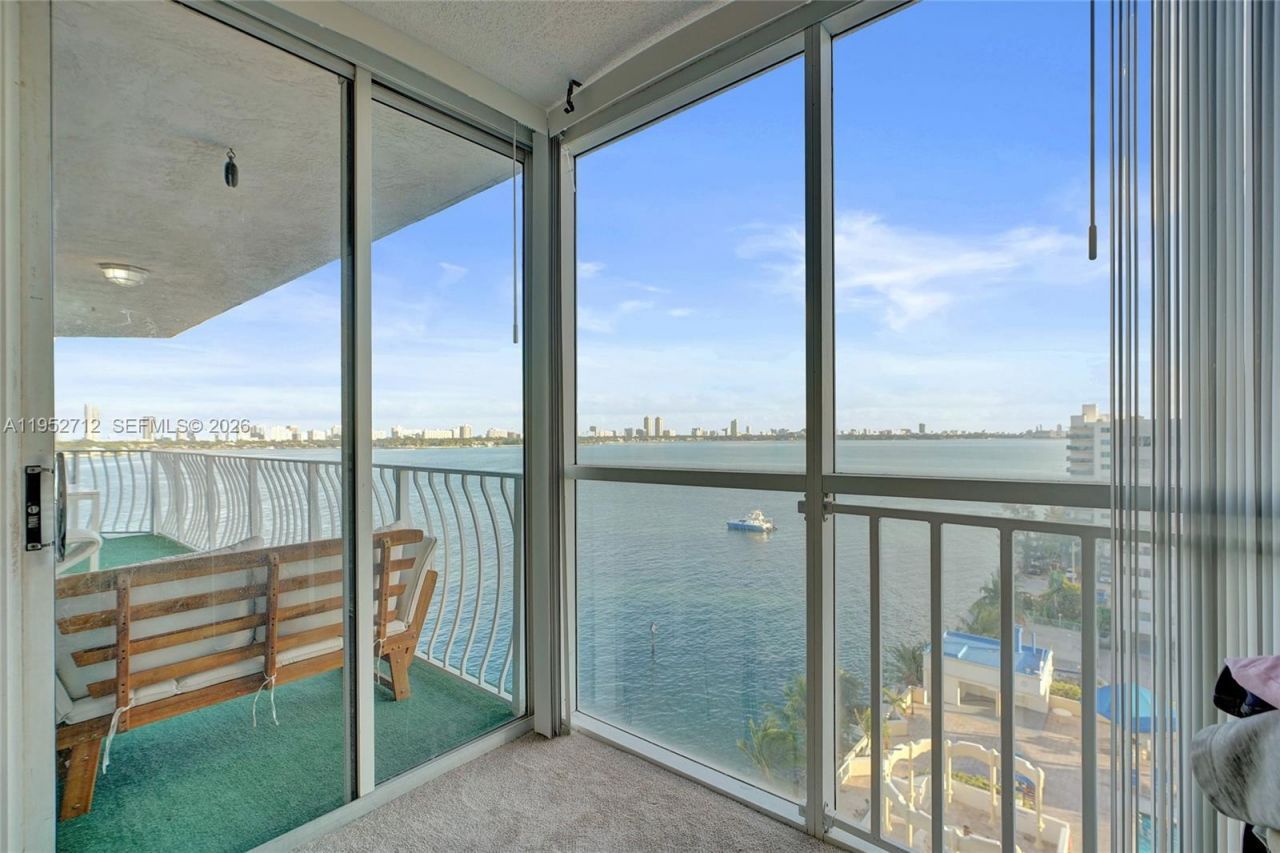 7601 E Treasure Dr, Unit 1120, North Bay Village, FL 33141 Photo