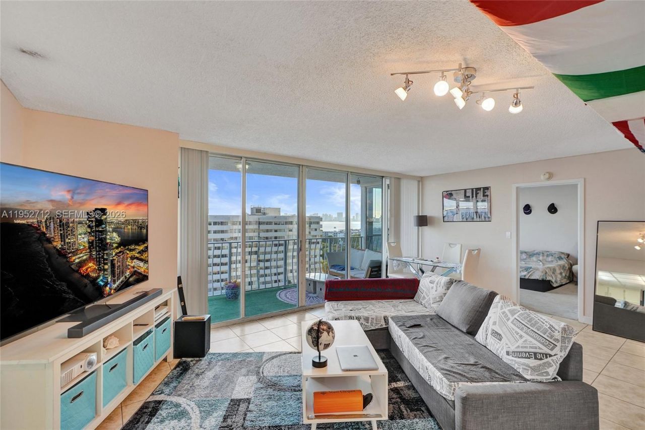 7601 E Treasure Dr, Unit 1120, North Bay Village, FL 33141 Photo