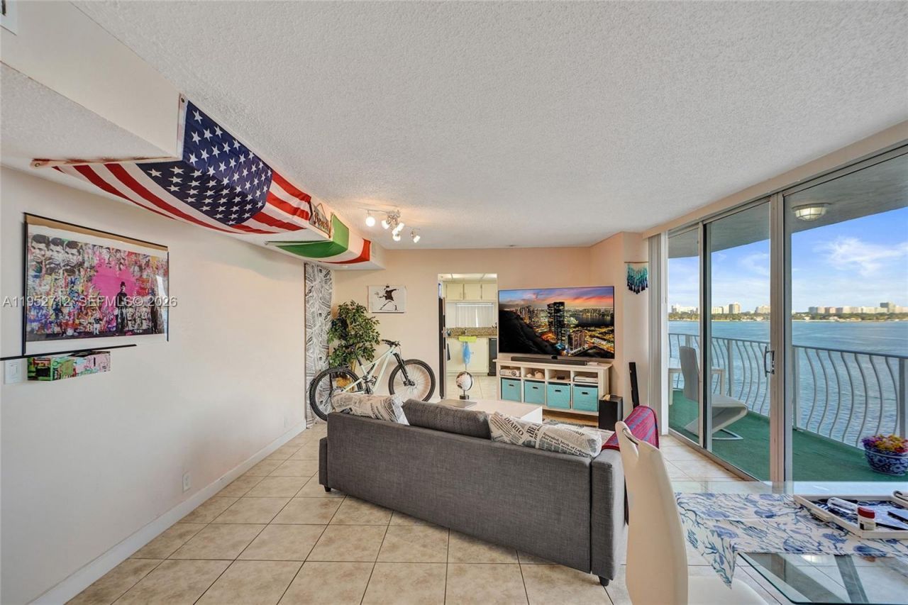 7601 E Treasure Dr, Unit 1120, North Bay Village, FL 33141 Photo