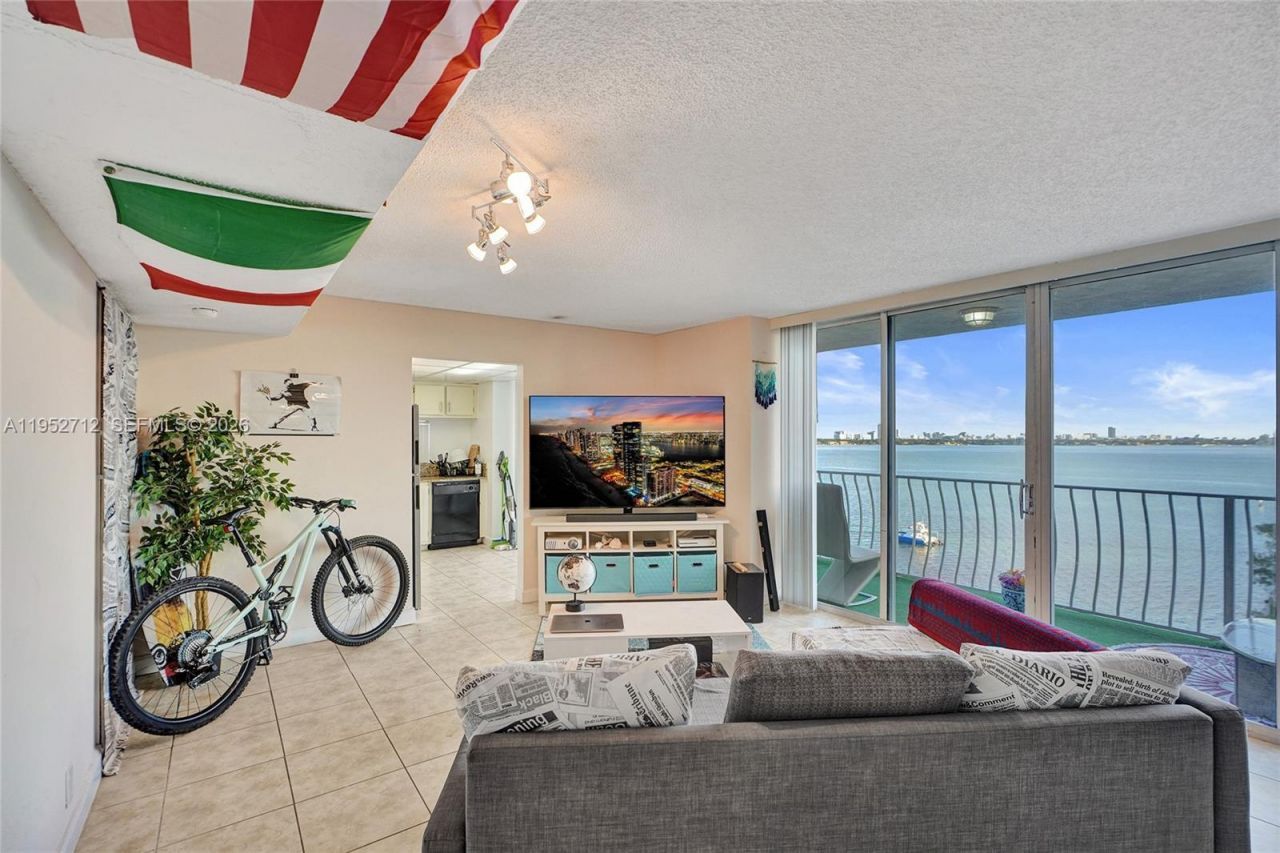 7601 E Treasure Dr, Unit 1120, North Bay Village, FL 33141 Photo