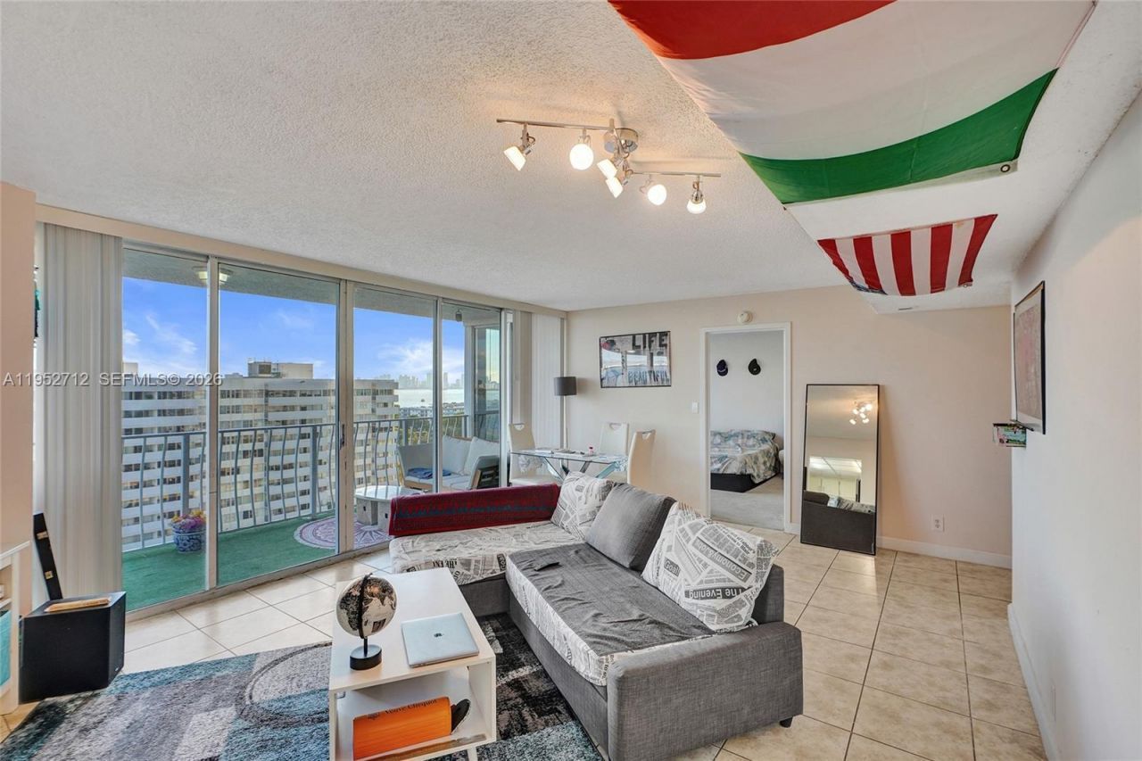 7601 E Treasure Dr, Unit 1120, North Bay Village, FL 33141 Photo