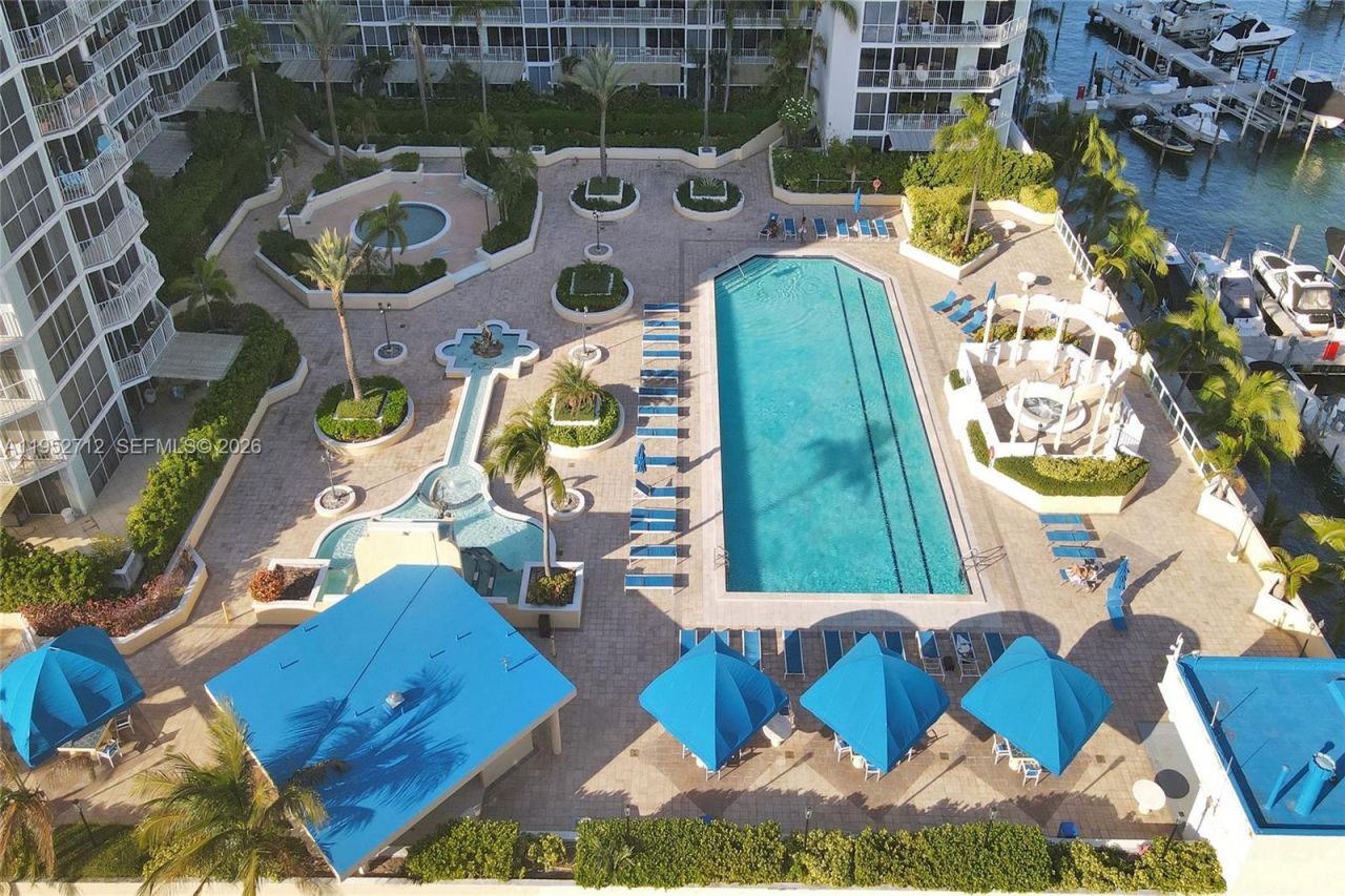 7601 E Treasure Dr, Unit 1120, North Bay Village, FL 33141 Photo