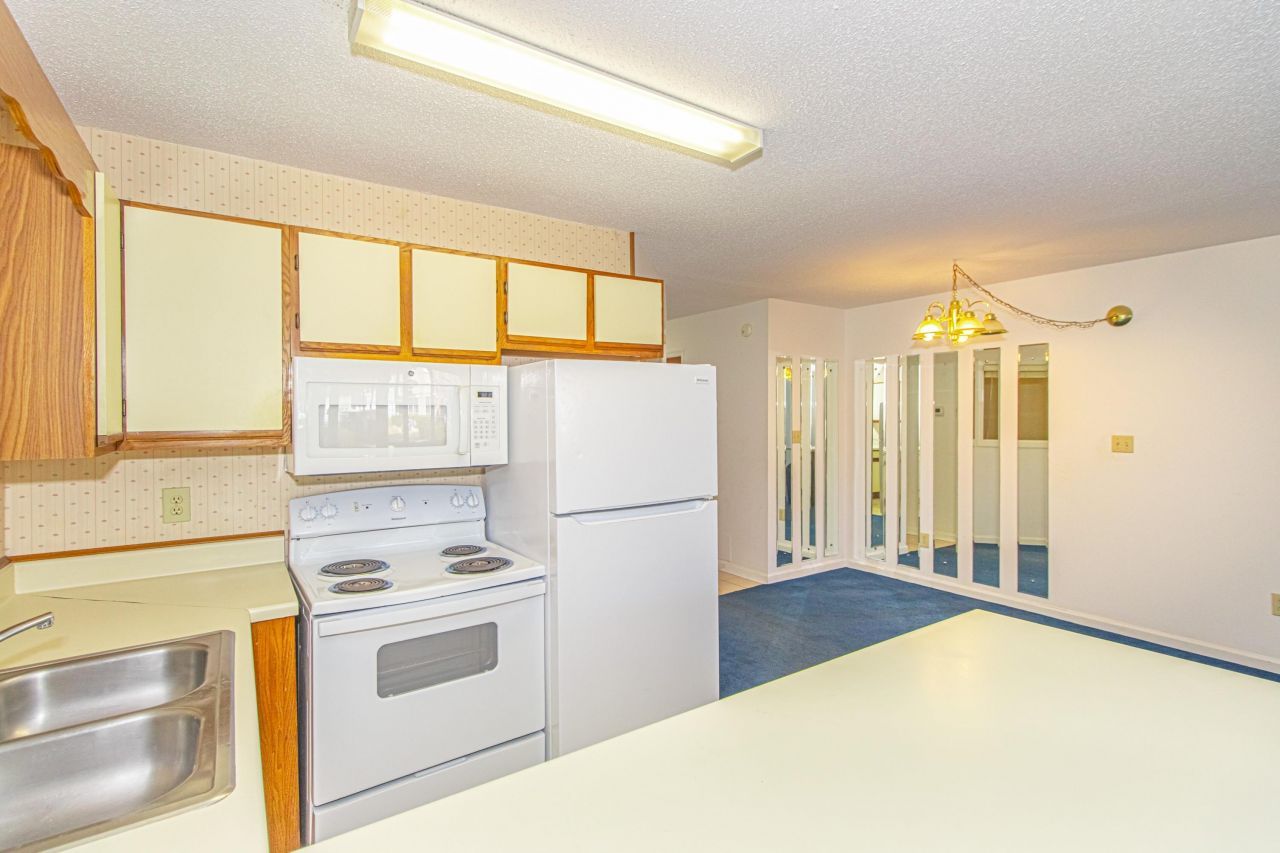 1870 Auburn Ln. Photo 12