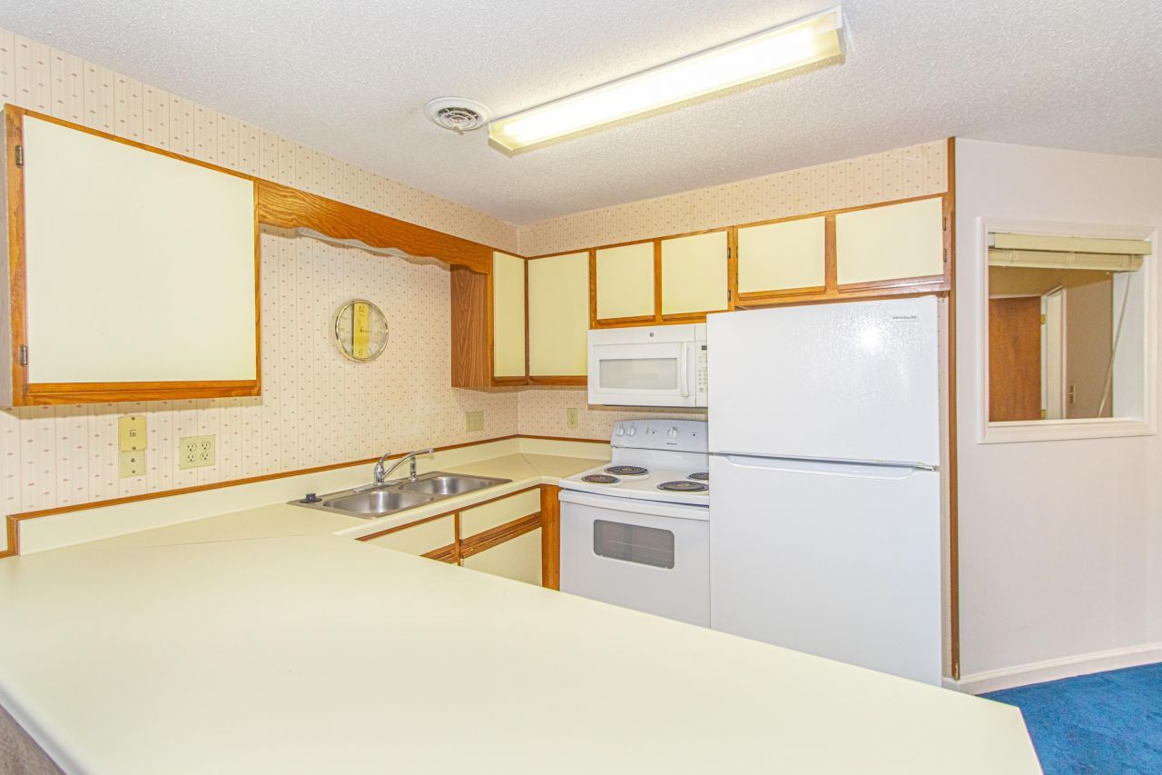 1870 Auburn Ln. Photo 13