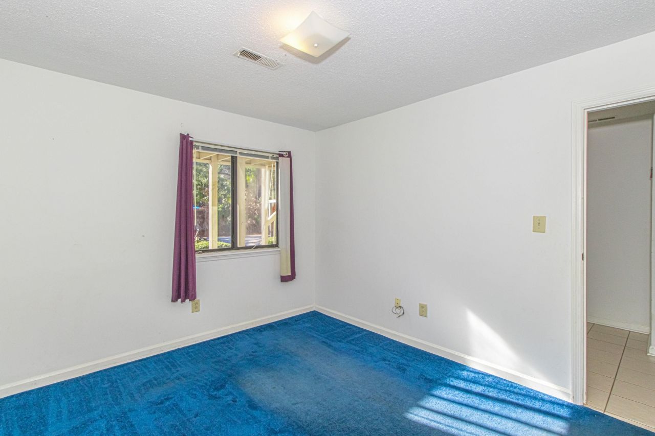 1870 Auburn Ln. Photo 18