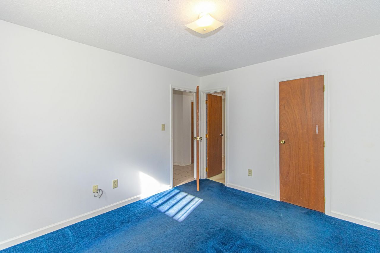 1870 Auburn Ln. Photo 19