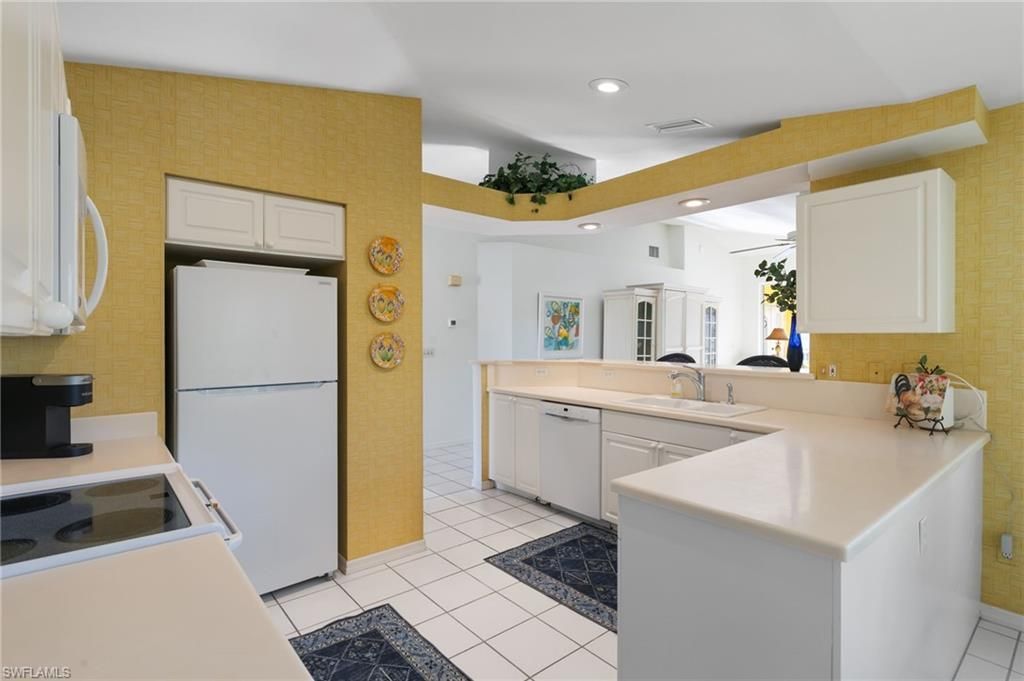 768 Wiggins Lake Dr, Unit 202, Naples, FL 34110 Photo