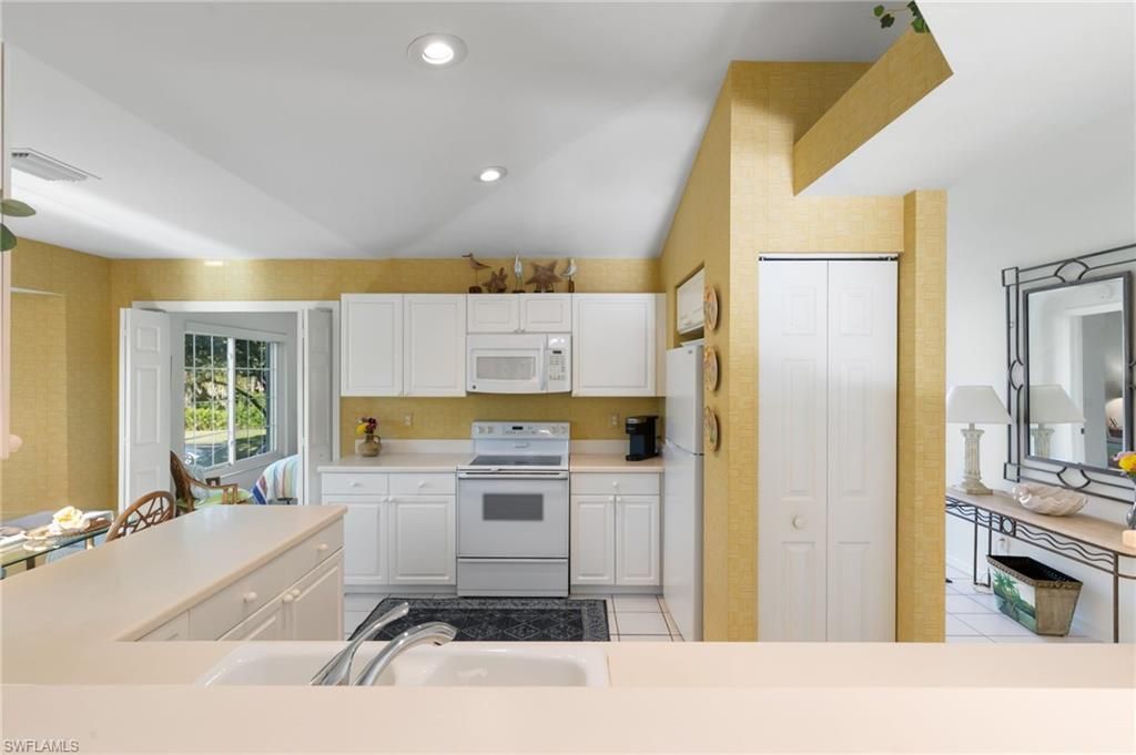 768 Wiggins Lake Dr, Unit 202, Naples, FL 34110 Photo