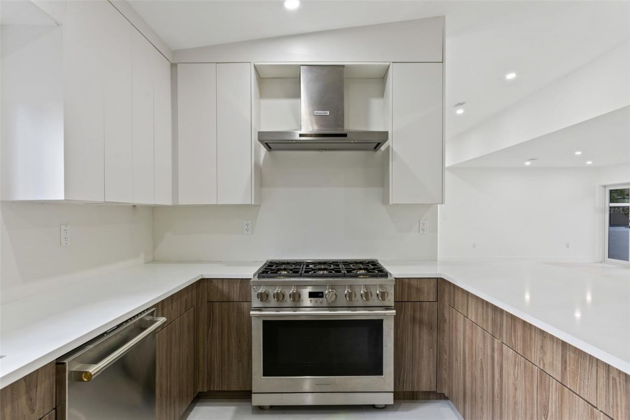 131 Toledo Way Ne, Saint Petersburg, FL 33704 Photo