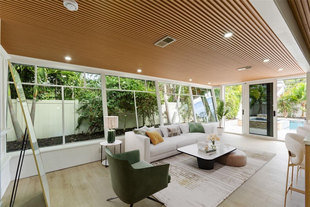 131 Toledo Way Ne, Saint Petersburg, FL 33704 Photo