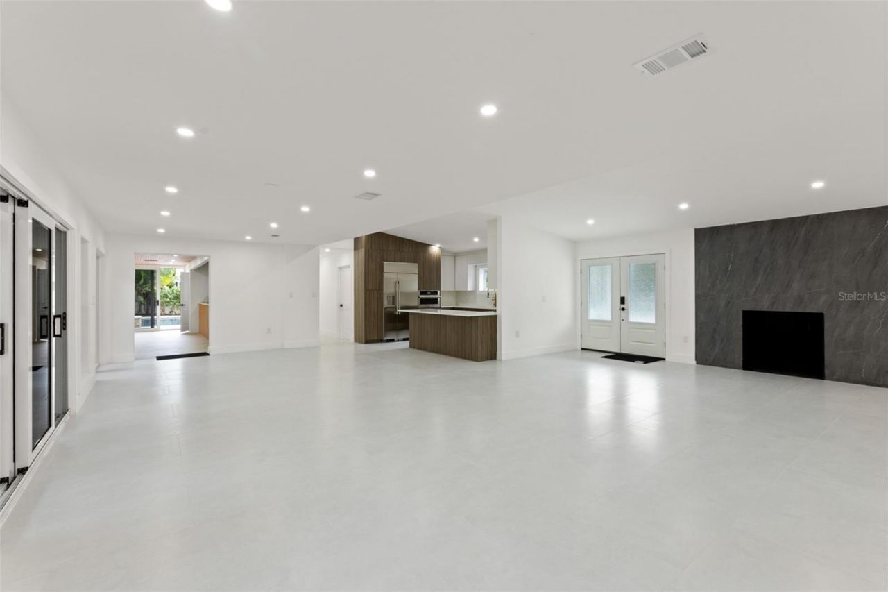 131 Toledo Way Ne, Saint Petersburg, FL 33704 Photo