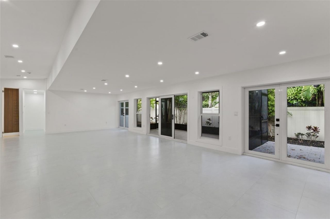 131 Toledo Way Ne, Saint Petersburg, FL 33704 Photo