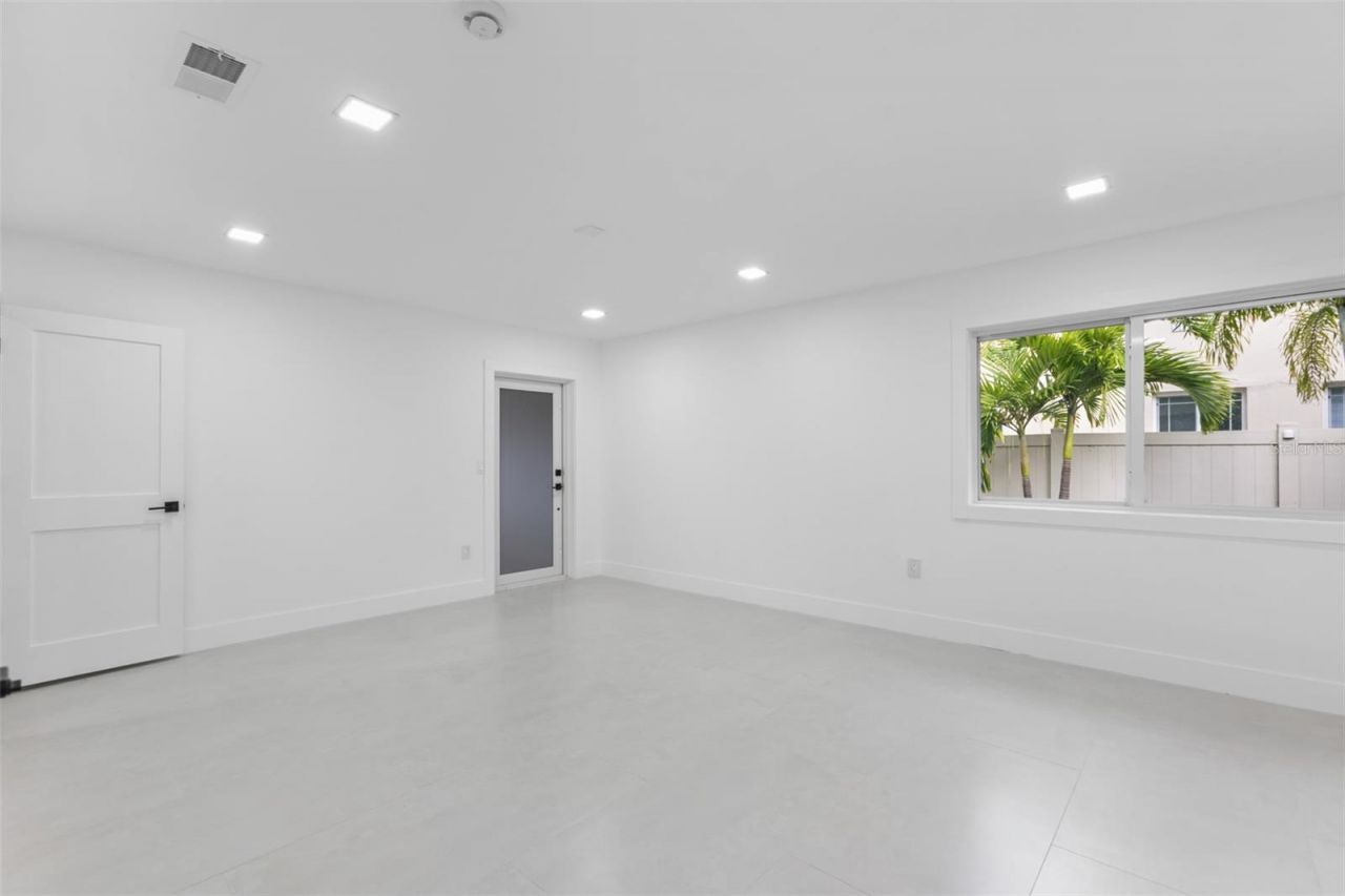 131 Toledo Way Ne, Saint Petersburg, FL 33704 Photo