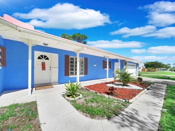213 SE Eyerly Avenue, Port Saint Lucie, FL 34983