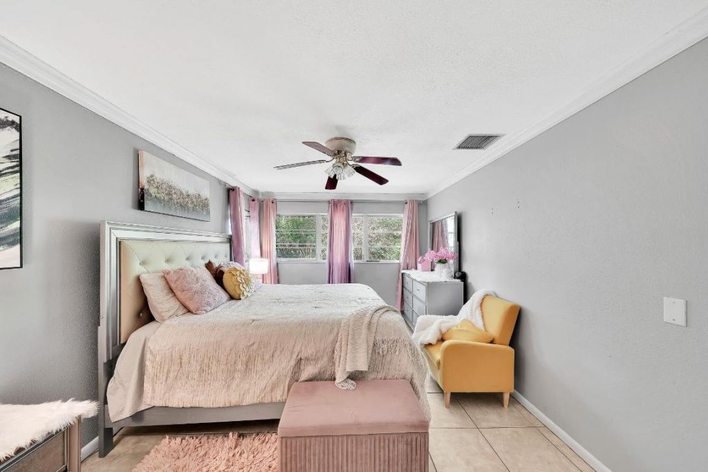 213 SE Eyerly Avenue, Port Saint Lucie, FL 34983 Photo